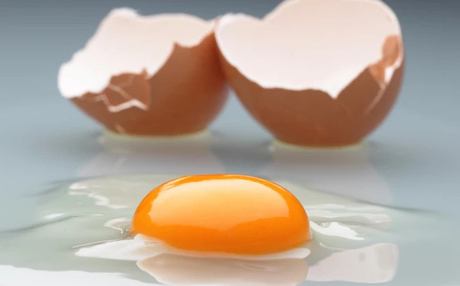 Ăn trứng gà sống hoặc chần sơ bổ hơn nấu chín?
