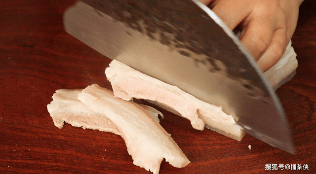 Biến tấu thịt luộc nhàm chán bằng vài bước đơn giản, có ngay món ăn thơm ngon đẹp mắt