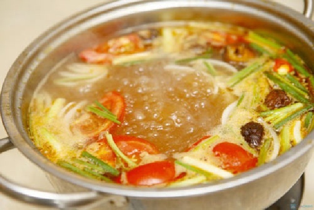 Cách nấu lẩu Thái hải sản chua cay