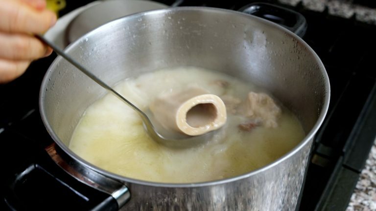 Công thức nấu canh xương bò vừa bổ dưỡng lại giúp giải nhiệt