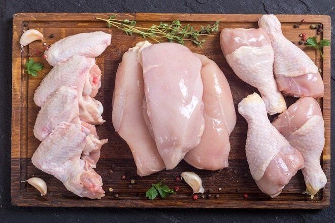 Vì sao nhiều người chỉ ăn thịt gà trắng, có phải thịt gà nâu không tốt?