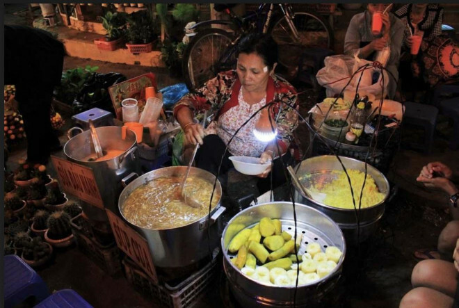 Du lịch Đà Lạt: Có những món ăn đặc sản nào tại chợ đêm?