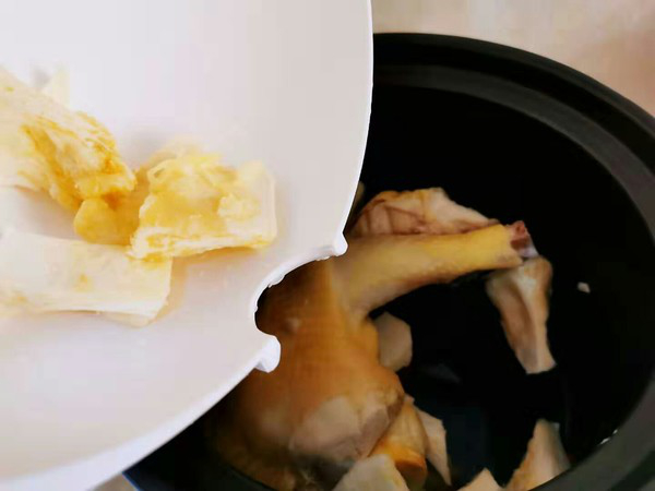 Đừng vứt vỏ sầu riêng khi ăn xong, phần cùi trắng làm món này cực kỳ tốt cho chị em phụ nữ