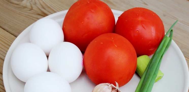 Làm trứng bác cà chua, cho trứng hay cà chua vào trước, nhiều người làm sai nên không ngon