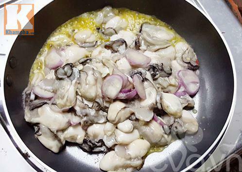 5 cách nấu cháo hàu sữa với đậu xanh, nấm rơm, trứng bổ dưỡng cho cả nhà