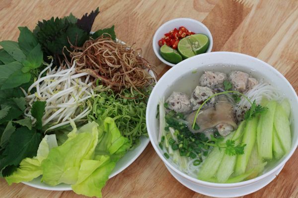 3 khu phố ẩm thực Bắc nổi tiếng ở Sài Gòn