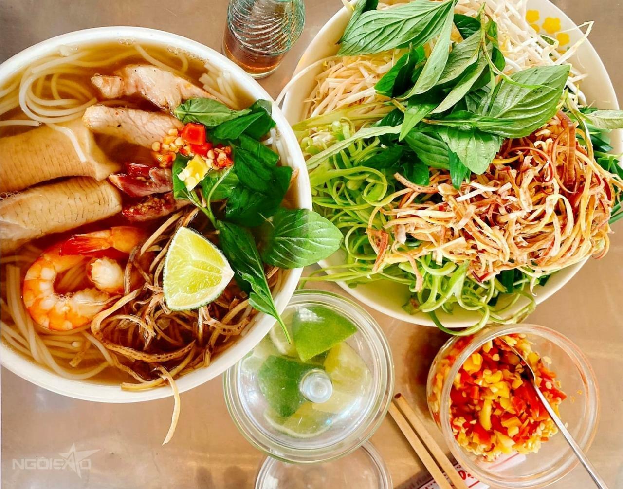 Bún nước lèo, món kết hợp ẩm thực dân tộc Kinh - Hoa - Khmer