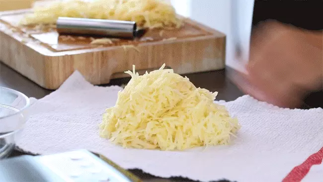 Cách làm khoai tây thành món bánh ngon, ăn vặt cũng tuyệt mà làm món chính càng hấp dẫn