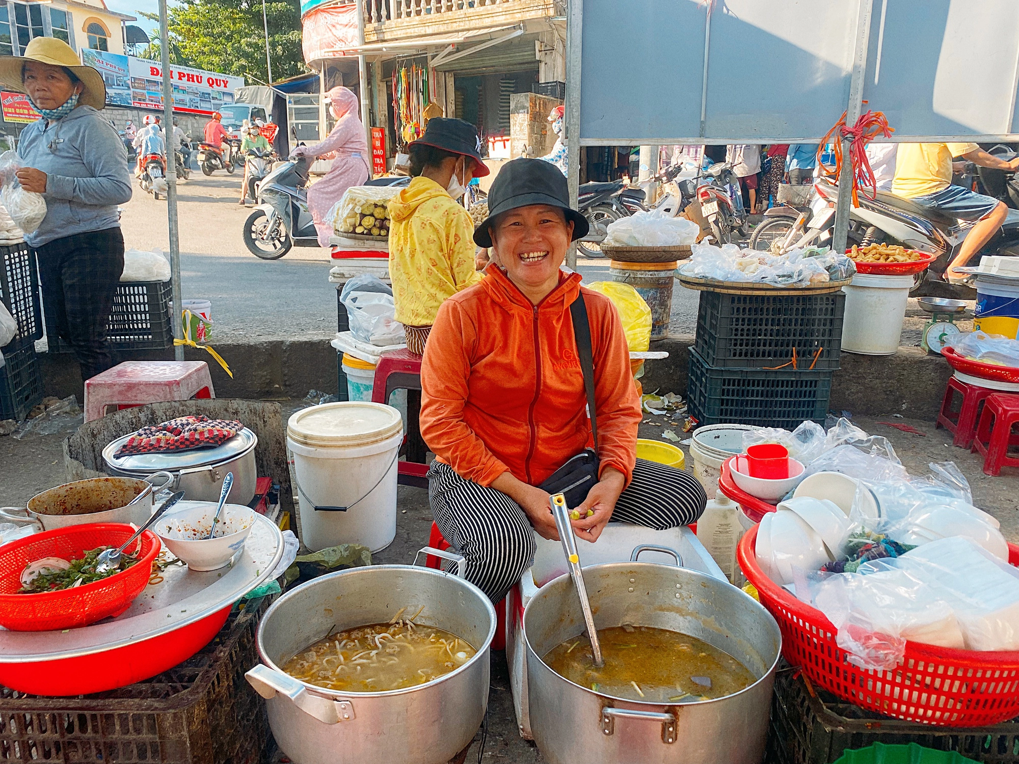 Món ăn lạ mà quen từ làng quê: Bánh canh bột lộn thanh tao chỉ có ở xứ Huế