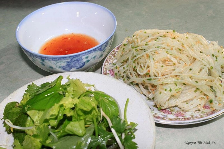 Món bánh dây đặc sản Bồng Sơn: Trông dân dã mà đã ăn là không thể dừng đũa