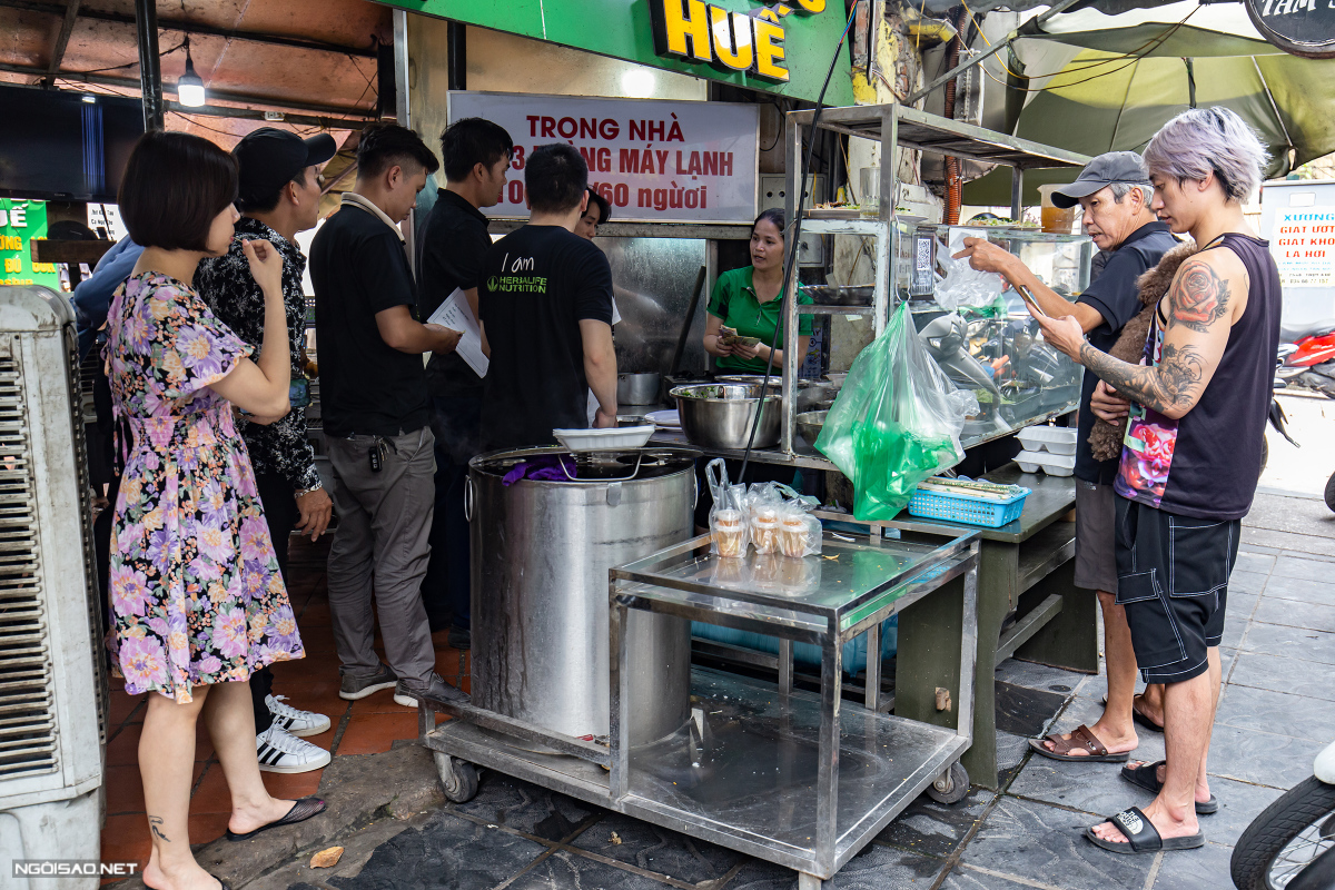 Quán cơm tấm miền Tây ngày bán 700 suất ở Hà Nội