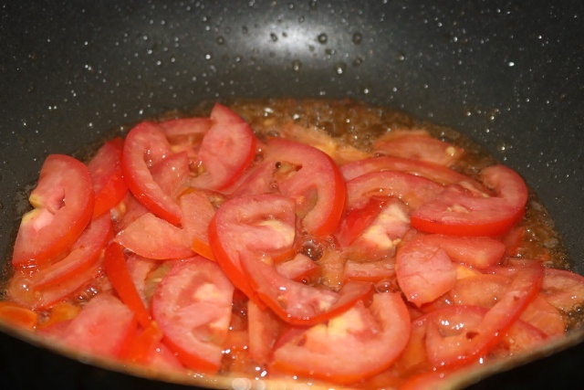 Mực nhồi thịt chiên sốt cà chua