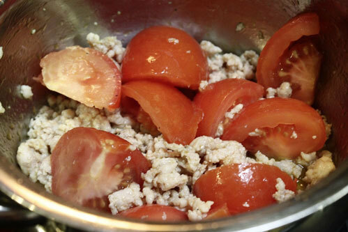 Canh nấm nấu thịt nạc xay và cà chua