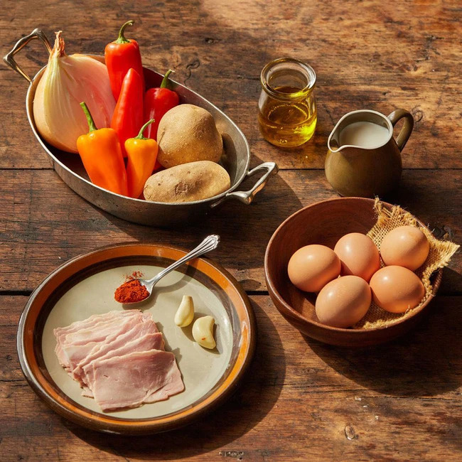 Trứng rán kiểu Tây Ban Nha ngon miễn chê cho bữa cơm ngày nghỉ lễ