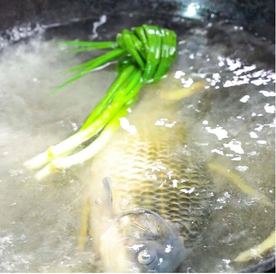 Cá diếc nấu kiểu này cực thơm ngon và lạ miệng, đổi gió mâm cơm gia đình