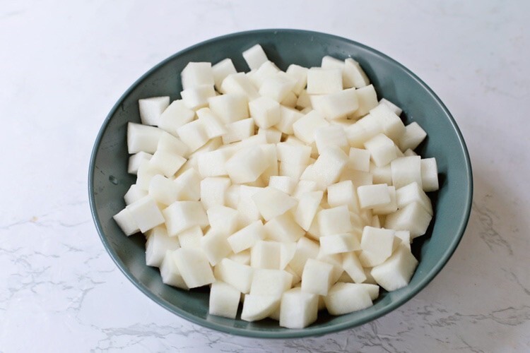 Loại củ trắng toàn thân có lượng vitamin C cao gấp 8 lần táo, ăn vào tốt cho phổi, giá chỉ hơn 20k/kg