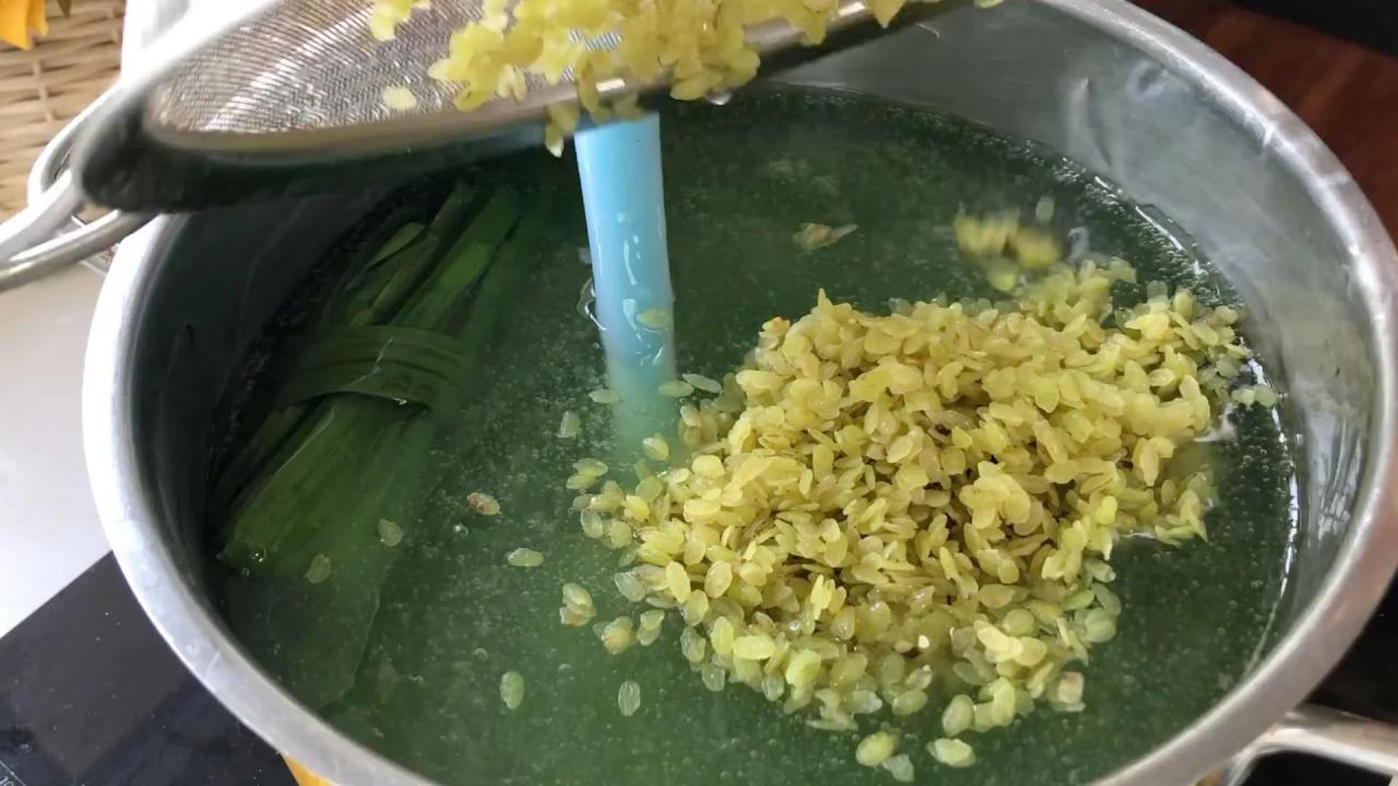 Học mẹ đảm Hà thành cách nấu chè bưởi cốm dừa cho mùa Vu Lan