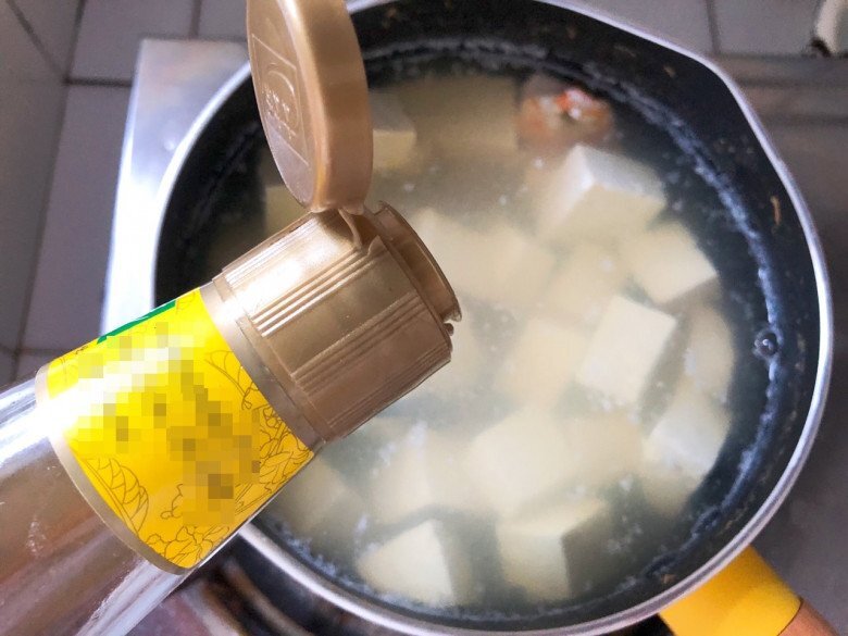 Cách làm món canh tôm nấu đậu phụ thơm ngon, thanh mát