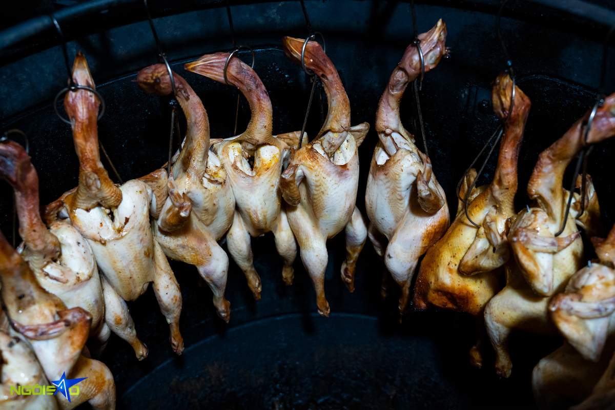 Quán phở gà quay lu, ngày bán hơn 200 con ở Hà Nội