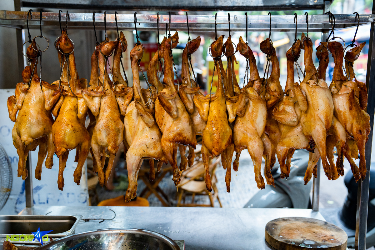Quán phở gà quay lu, ngày bán hơn 200 con ở Hà Nội