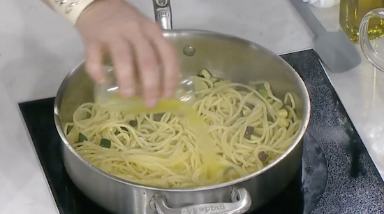 Thử làm ngay món spaghetti tôm sốt chanh cực thơm ngon chiêu đãi cả nhà